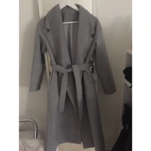  - Köpt här på plick men den va lite för stor för mig, o de e lite oversizemodel. Köparen står för frakt.