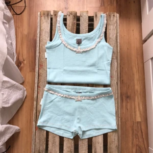  - Supersött pyjamasset från rituals. Aldrig använd, säljes pga för liten storlek.