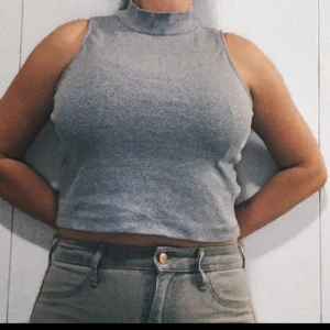  - Jätte fin croptop i ljusblå färg, aldrig använd förutom när jag tog bilden 🔝 säljer den pga att färgen inte riktigt var rätt för mig! 
Köparen står för frakten! 