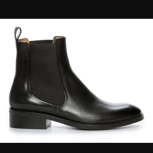  - Sparsamt använda boots från Vagabond.  Nypris 1600 sek. 
