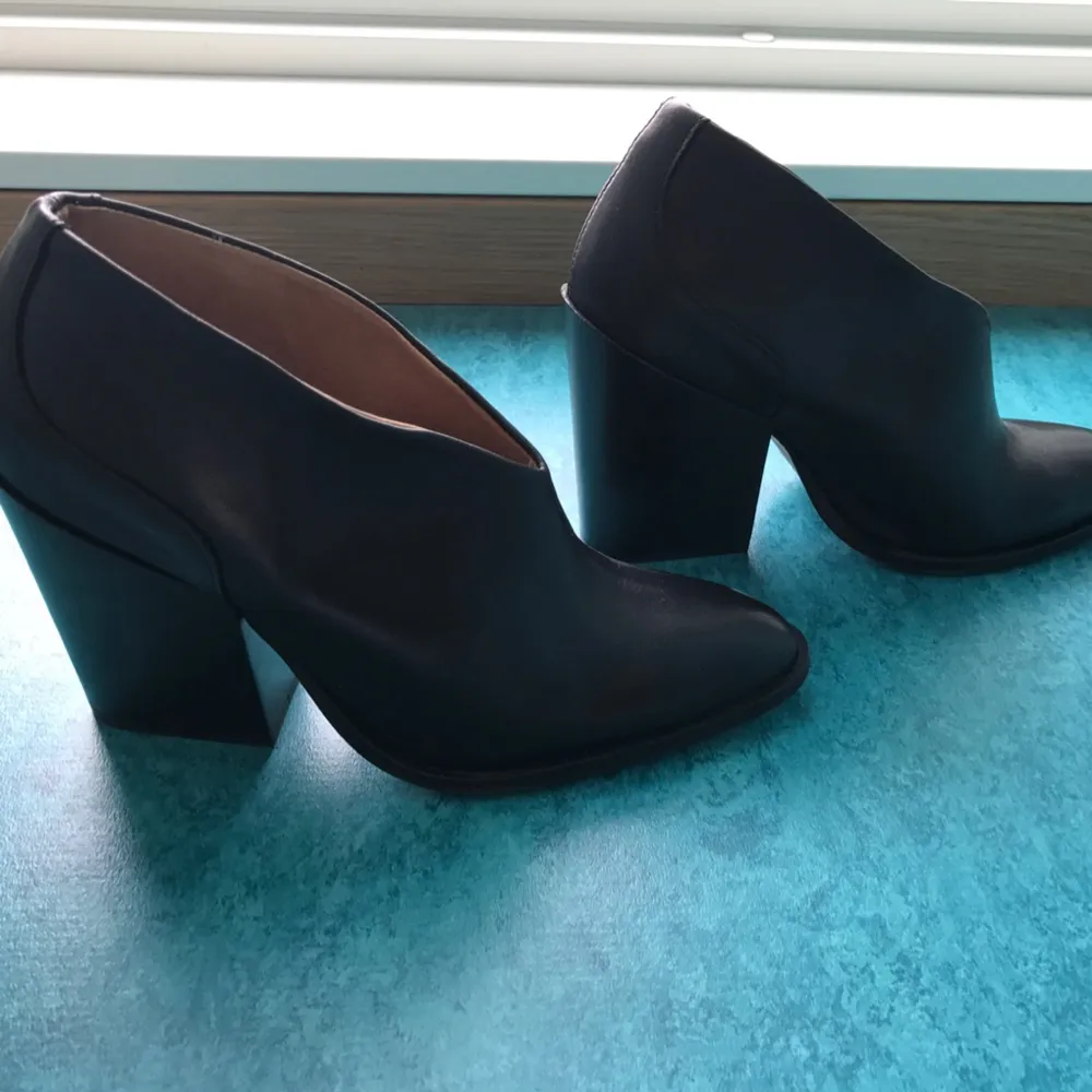 Heels about 10cm high, leather boots. Never been used. Selected femme brand size 38. Super comfortable . Skor.