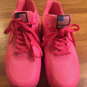  - Oanvända AirMax, fick dom i present, är en storlek  för stora för mig.