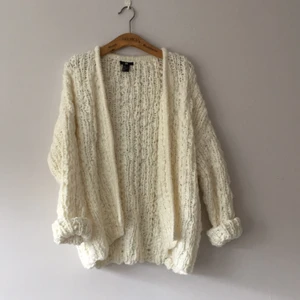  - Stickad tröja i storlek M 