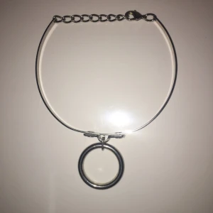  - Choker-inspirerat halsband! Köpt här på Plick men använder såpass sällan att någon annan borde ha det ✨ 