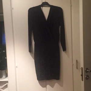  - Klänning från Nelly, aldrig använd då den är för för stor för mig.
Prislapp kvar köpt för 400, pris kan diskuteras vid snabb affär 