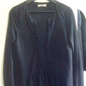 Fin svart klänning från Mango i storlek 38. Endast använd ett fåtal ggr.