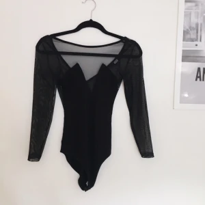  - Body med genomskinliga detaljer. Från bikbok, bra skick! 