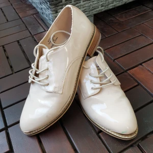 Nude loafers - Nude River Island loafers with laces