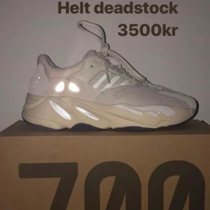 Yeezy 700 analog storlek 43 1/3 - Cond: 10/10, kan gå ner i pris