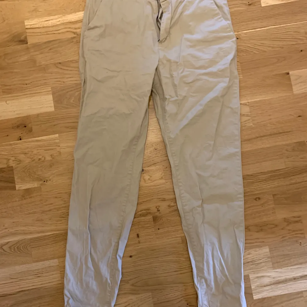 Chinos från hm, använda en gång. Storlek 36! 100kr + frakt. Farkut & Housut.