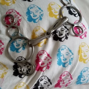 Bett - Ett bett i fint skick från horsepower säljer pga är för litet för min häst