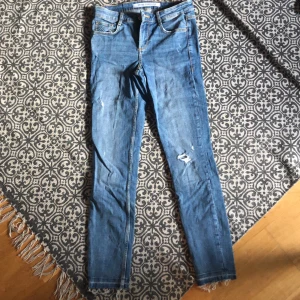 Jeans, Zara - Jeans i storlek 36, sitter bra som 34 