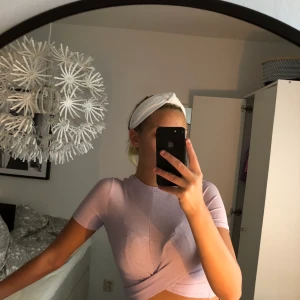 Lila topp - Lila topp från hm,strl xs använd fåtal gånger