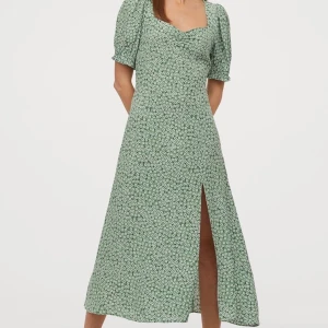 Klänning - Så fin blommig klänning! ✨