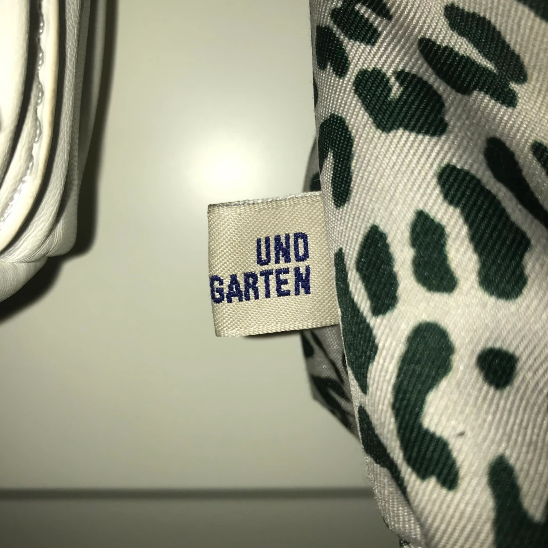 Justerbar axelremsväska fr Baum und Pfergarten - 90