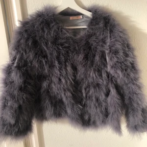Pälsjacka, strl S - Snygg pälsväst i fin blå färg