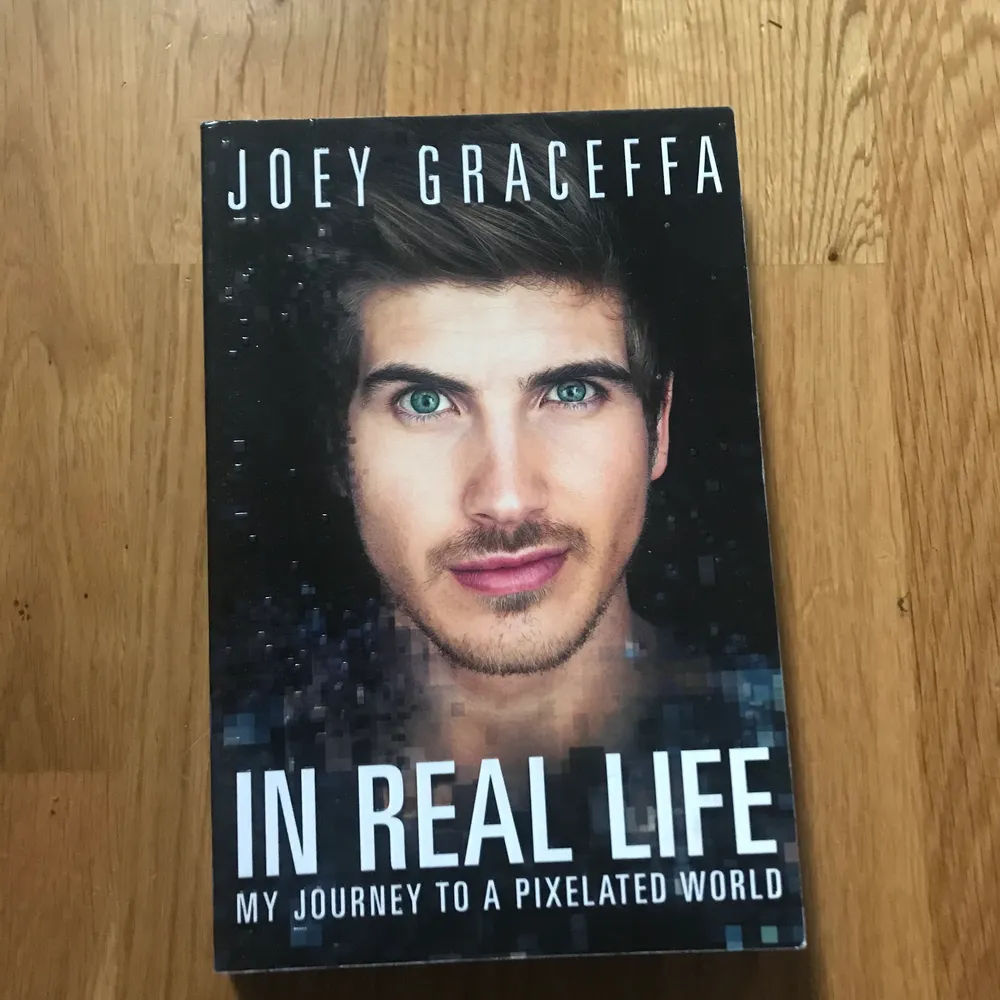 Joey Graceffas bok jag köpte för ca 3-4 år sedan. Tittar inte på honom längre så känner inte att jag behöver boken längre. Du betalar frakt eller möts upp i Stockholm. . Övrigt.