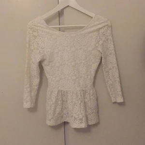  - Vit spetströja i fint skick. 