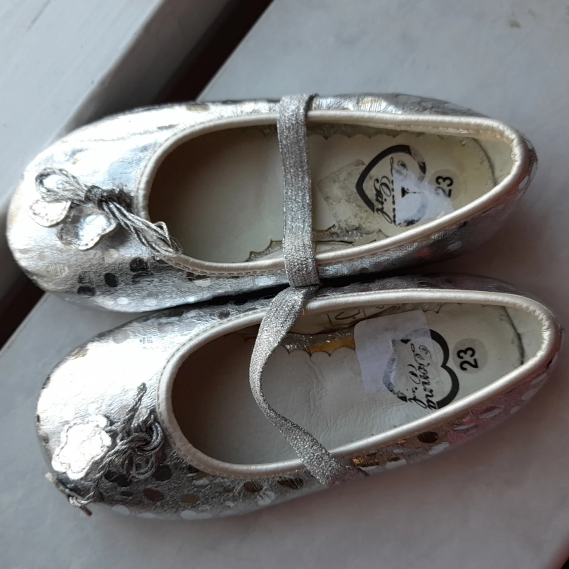 Silvriga söta skor  - 90