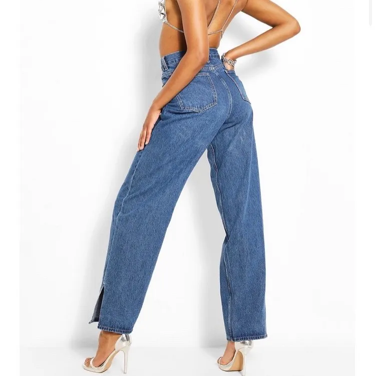 Säljer dessa helt nya jeans eftersom de var för stora på mig. Lappen är fortfarande på. Kan skickas eller mötas upp i centrala stockholm. Men då står du såklart för frakten. 💖. Jeans & Byxor.