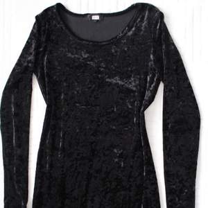Tight black velvet dress - mid length - 95% polyester, 5% spandex - barely used - with sleeves 