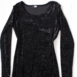 Black velvet dress - S - Tight black velvet dress - mid length - 95% polyester, 5% spandex - barely used - with sleeves 