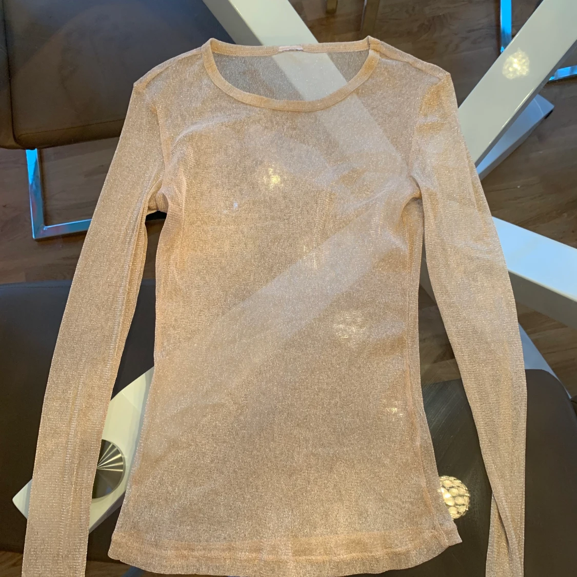 See thru glittrig tröja 😍