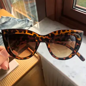 Säljer dessa URSNYGGA solglasögon från Nakd🔥🔥🔥 leopardmönstrade & brun toning!!