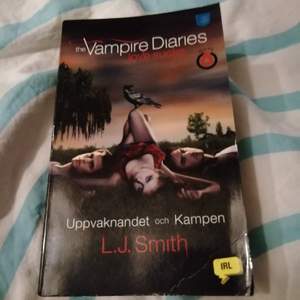 Säljer the vampire diaries, uppvaknandet och kampen. 20 kr + frakt