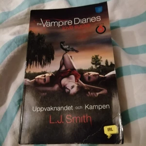 Bok - Säljer the vampire diaries, uppvaknandet och kampen. 20 kr + frakt