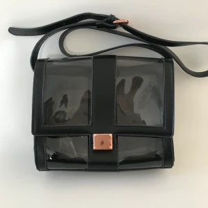 Väska svart  - Väska från bikbok som nytt