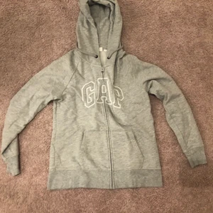 Gap tröja - Är en tröja i stoleken medium men beter sig som en Small/Medium💕