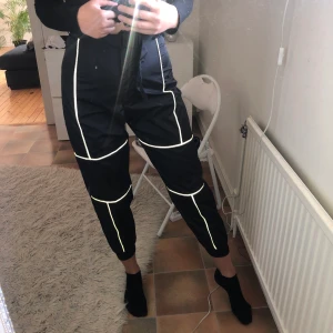 Reflexbyxor från Boohoo - Strl 40 Aldrig använda då de är för små och för korta för mig (180)