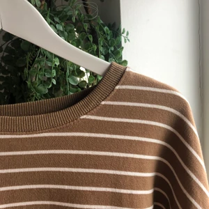 Sweatshirt  - As söt randig oversized tröja från pull & bear. Nästintill oanvänd, änvänd 1 gång. 🧚🏽‍♀️🧚🏽‍♀️