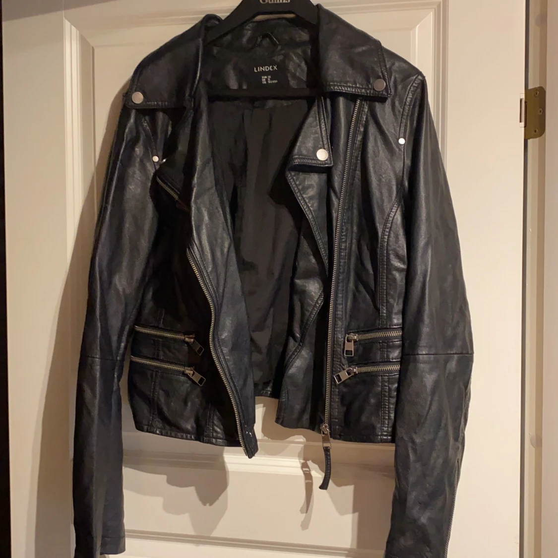Svart skinnjacka i strl 38