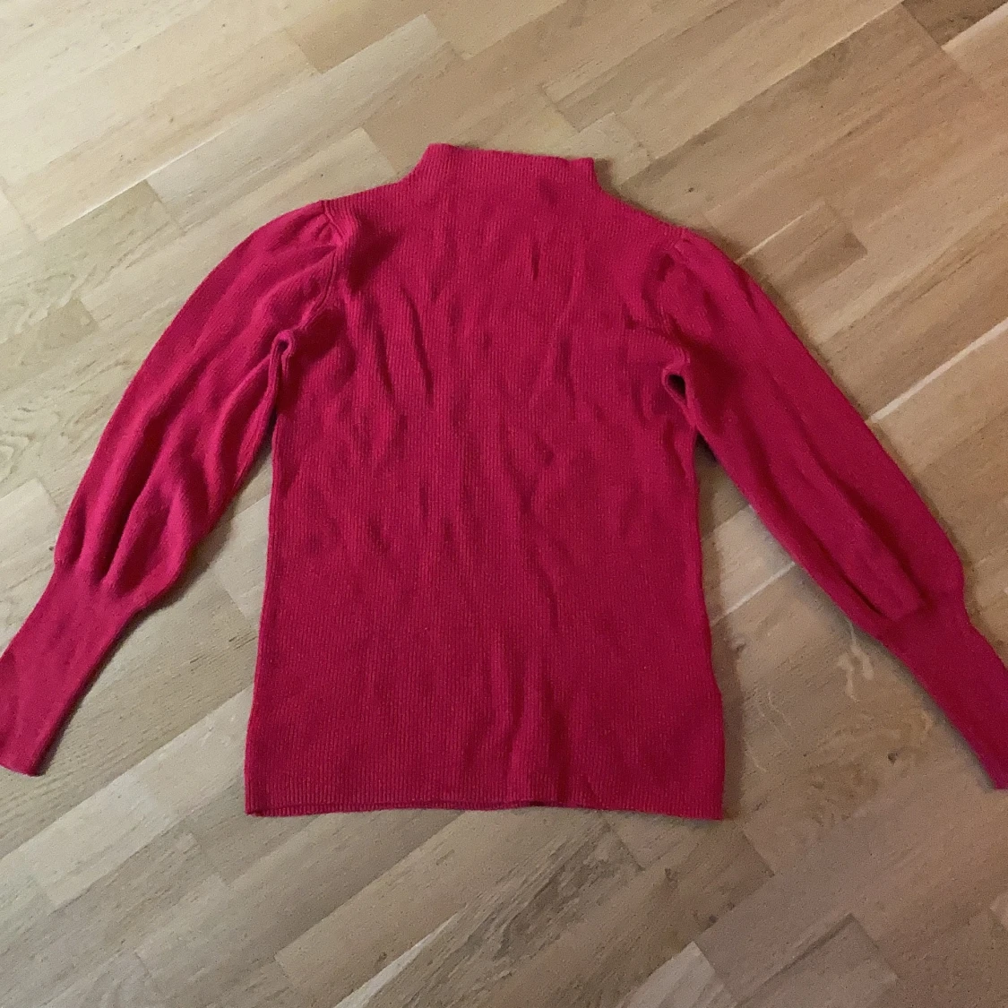 Tröja med puffiga armar från ZALANDO