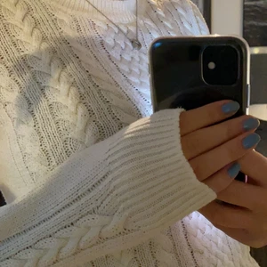 Vit stickad tröja - Fin vit stickad tröja från Lindex som inte kommer till användning🤍