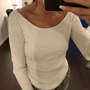 Tröja  - Strl S/M pris 50 kr 