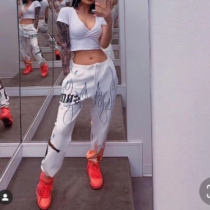 Vita mjukisbyxor  - Vita trendiga mjukisbyxor, använt en gång💕