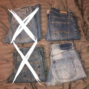 Två par mom jeans kvar. Om du köper 2 st blir det 140kr inklusive frakt och spårbart paket! ❤️