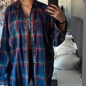 färgglad skjorta - skjorta köpt på beyond retro! frakt tillkommer 