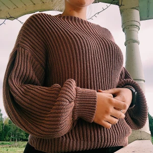 Super mysig stickad tröja från NAKD - Fint skick. Frakt tillkommer.