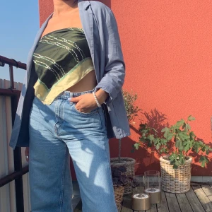 Scarf  - Säljer denna super fina silkes sjalen köpt i en dansk butik för 300kr säljer för 75kr då jag inte fått någon användning frakt på 22kr ❤️❤️