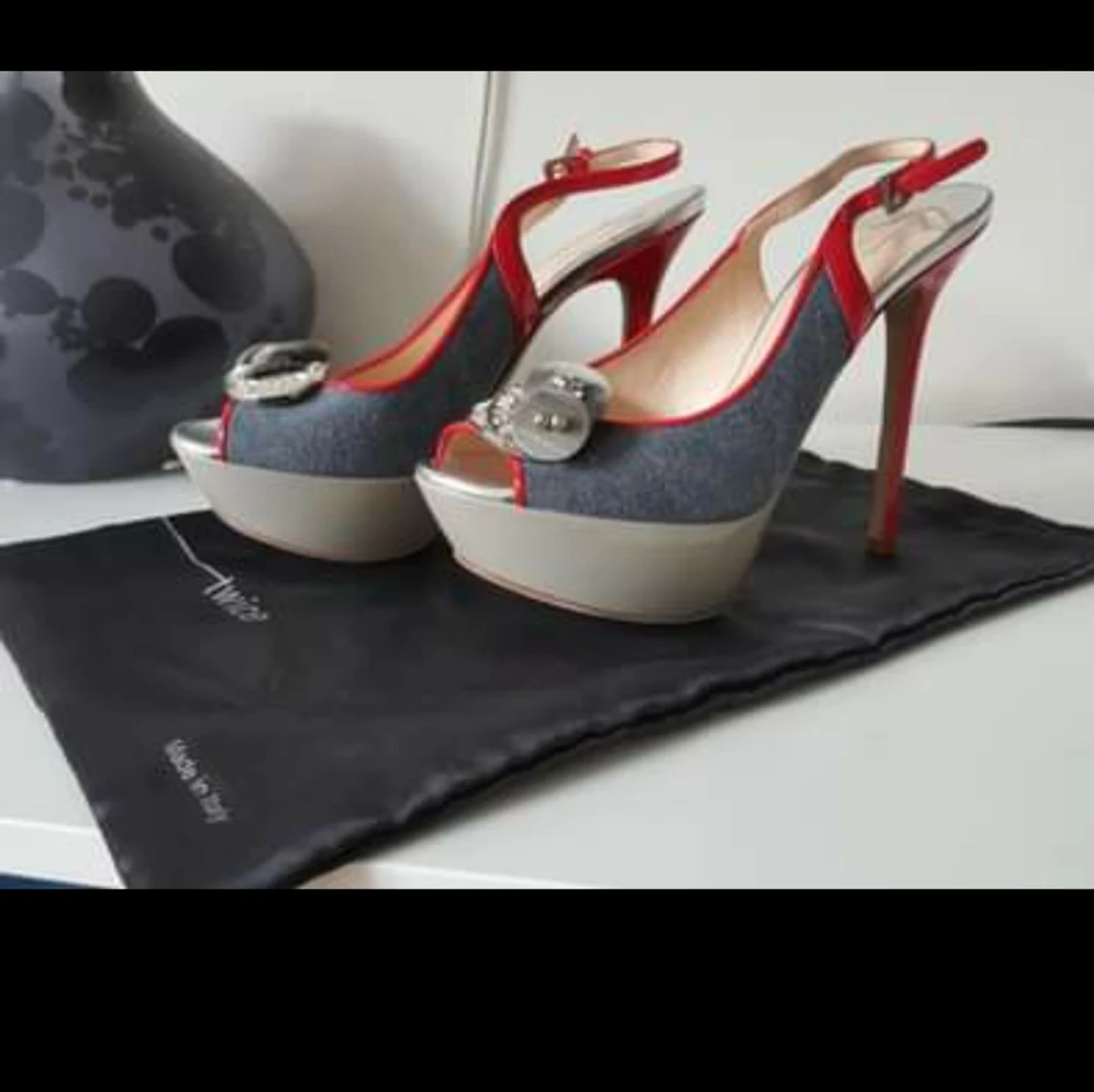 Helt nya heels m dustbag