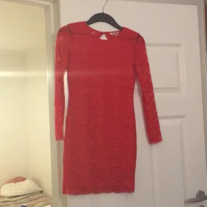 Klänning  - Jag köpte 150 kr nu säljer jag 100 kr jag använde det bara en gång. 