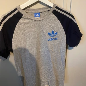 Adias t-Shirt  - I nyskick. 
