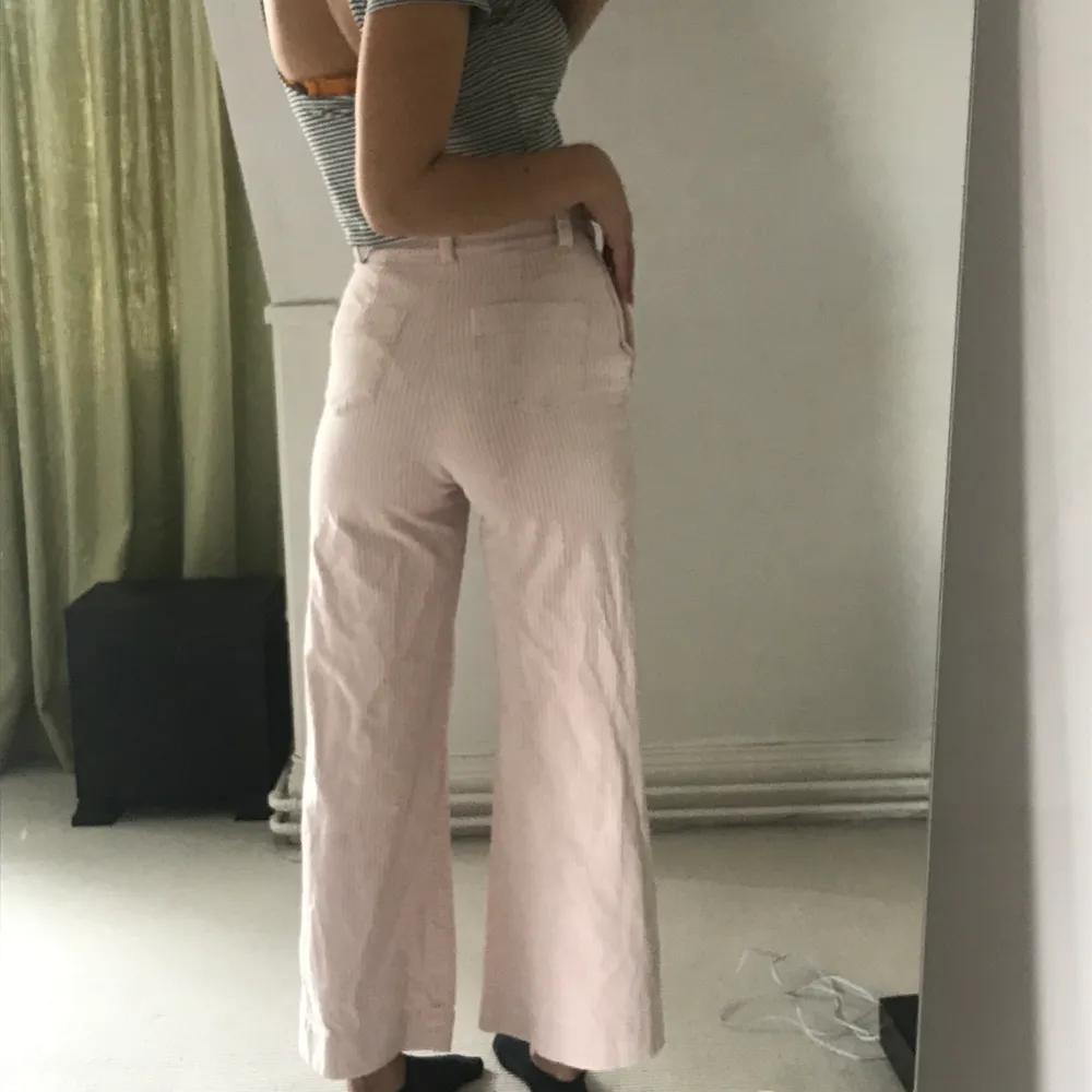 Vida rosa byxor i Manchester i svinbra kvalitet och grym passform. En verkligt unik pärla för din garderob . Jeans & Byxor.