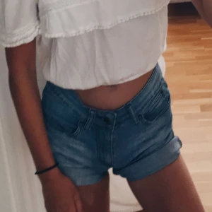 Jeansshorts  - Super sköna och fina shorts i storlek 152 barn. Men passar även  XXS/XS. 