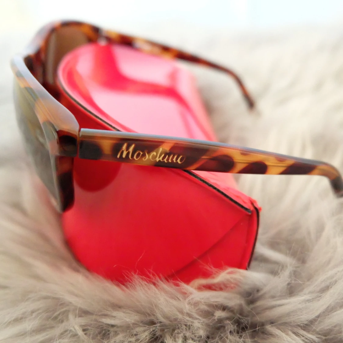 Solglasögon med hjärtat i mitten 🧡 - 90