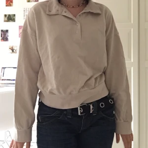 Weekday sweatshirt! - Superfin sweatshirt från weekday som tyvärr inte kommer till användning längre!🌟 frakt ingår inte💖
